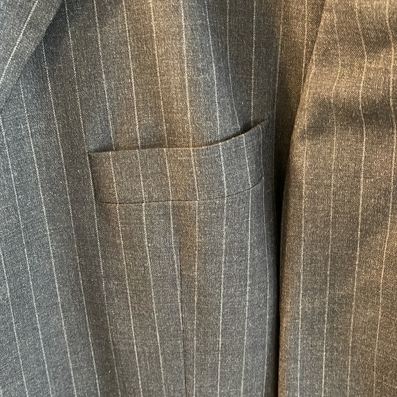 Stafford Men’s pinstripe 100% wool suit - Picture 5 of 11